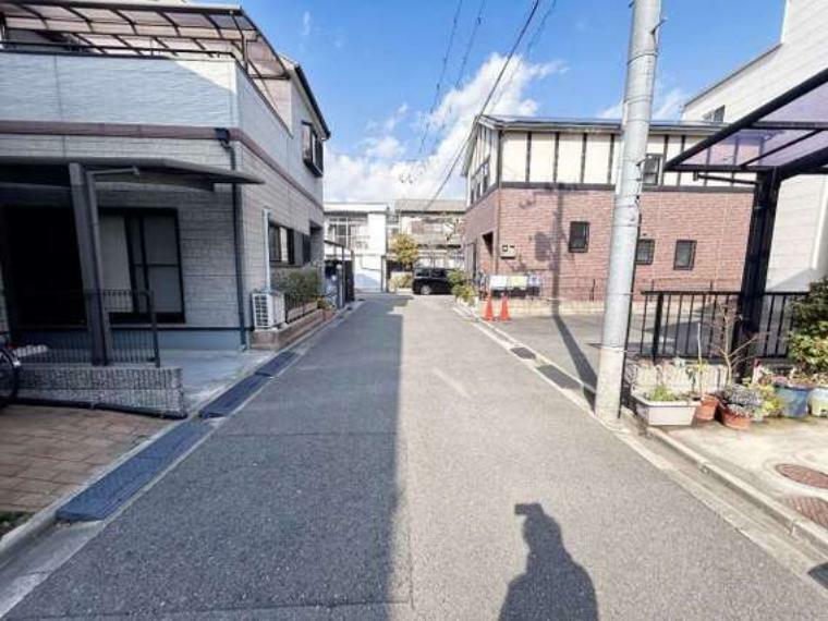 外観写真 前面道路です。