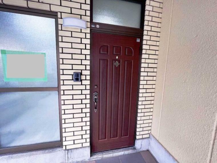 玄関 スッキリとした印象の玄関です。