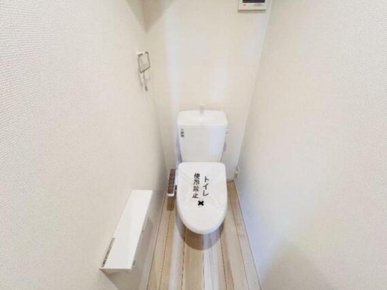 トイレ 快適にお使いいただける温水洗浄便座付トイレです。