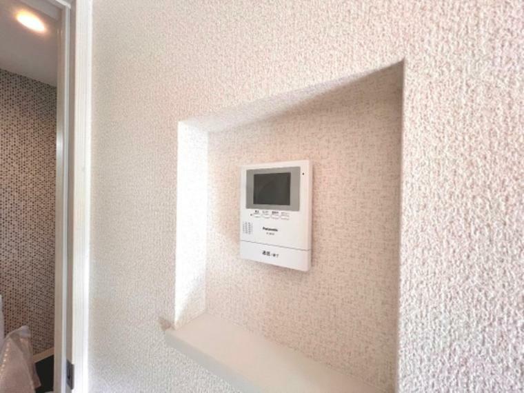 玄関 TVモニター付インターホンでお部屋からお客様を確認できるので便利ですね。