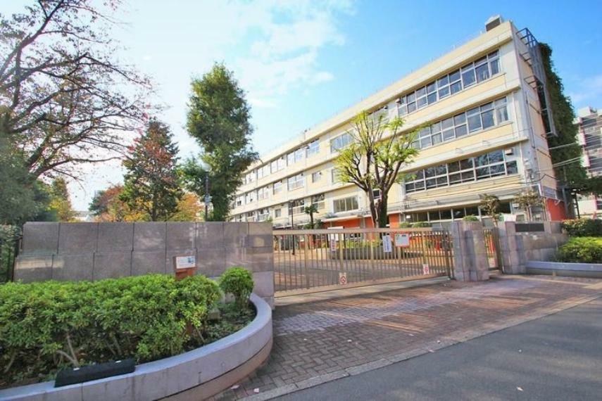 中学校 世田谷区立三宿中学校 徒歩11分。