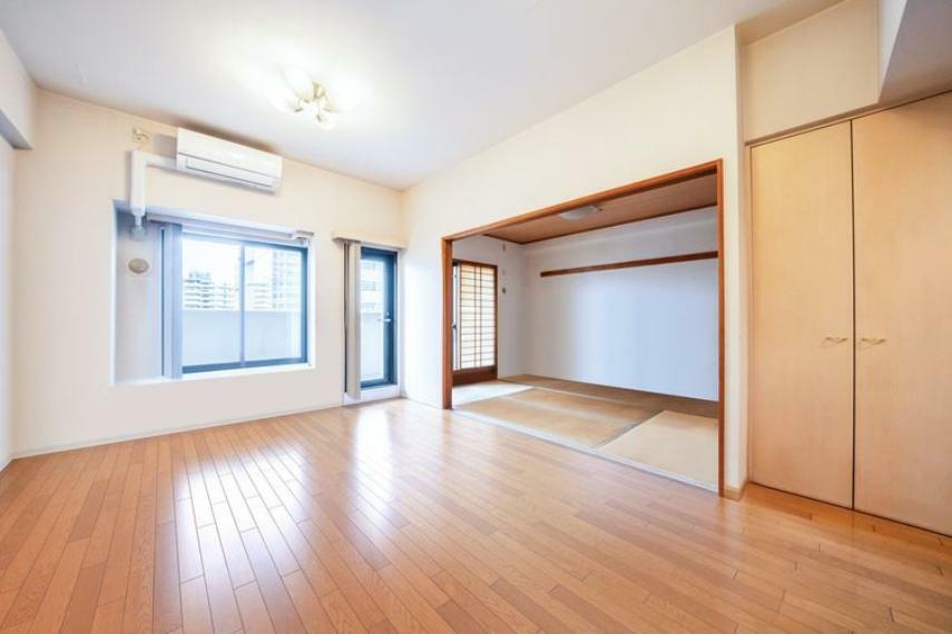 居間・リビング 画像はCGにより家具等の削除、床・壁紙等を加工した空室イメージです。