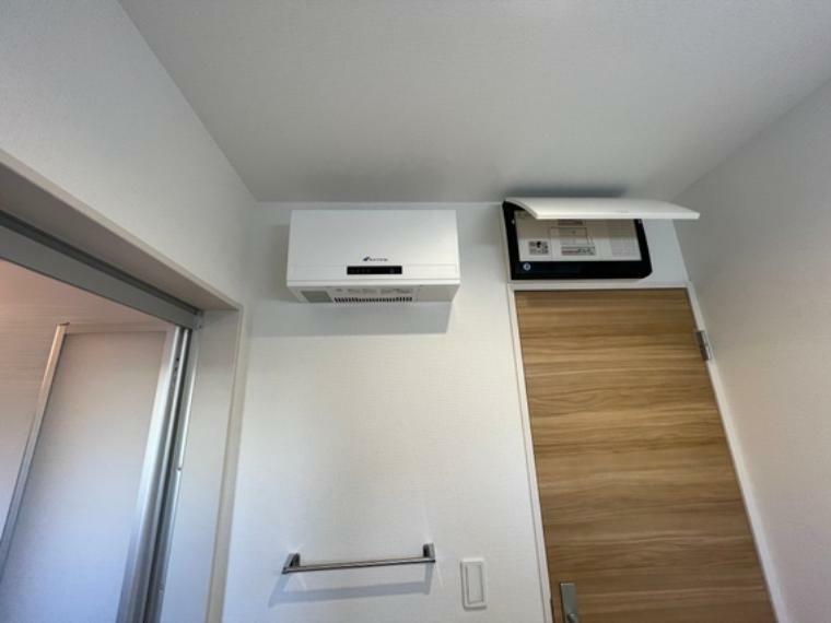 脱衣場 洗面脱衣室には太陽光システムや電気機器が配置されております。