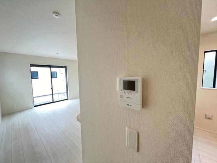 TVモニター付きインターフォン TVドアホンでお部屋からお客様を確認できます。