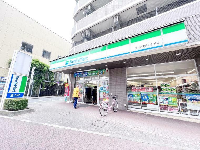 コンビニ ファミリーマート　サンズ東府中駅前店　徒歩1分（約70m）