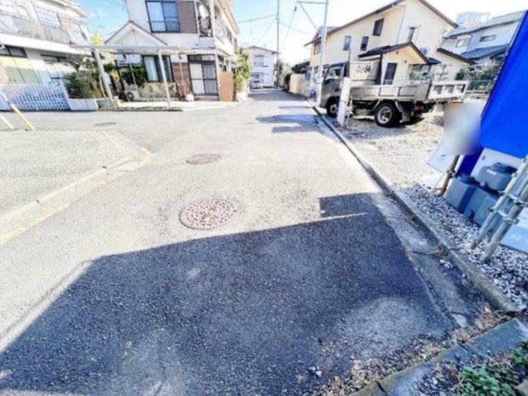 現況写真 前面道路は幅員約5mございます。