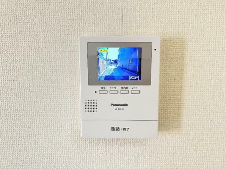 TVモニター付きインターフォン TVモニター付インターホンでお部屋からお客様を確認できるので便利ですね。