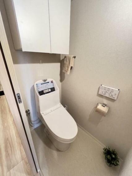 トイレ 快適なウォシュレット機能付きトイレです
