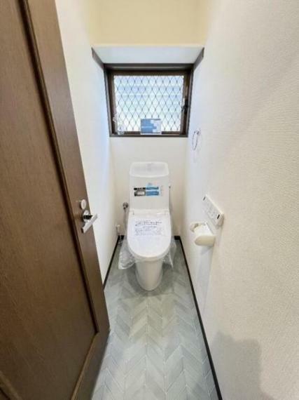 トイレは嬉しい温水洗浄便座です。