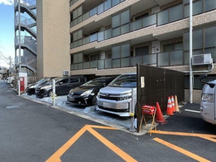敷地内駐車場 駐車場の空き状況などはお問い合わせください。