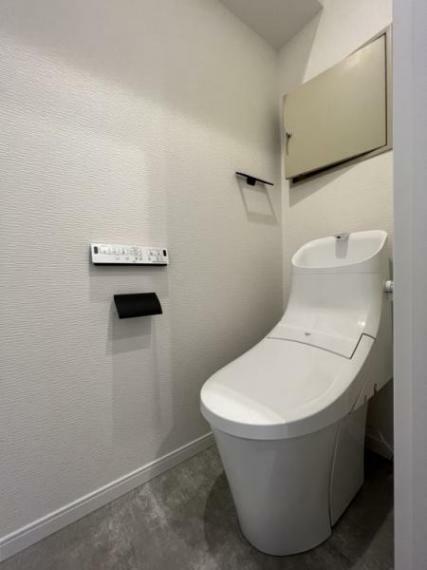 トイレ 快適な温水洗浄便座付きのトイレです。