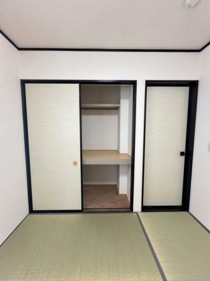 和室 約6帖の和室には押し入れがあり、お布団の収納場所にも困りません。