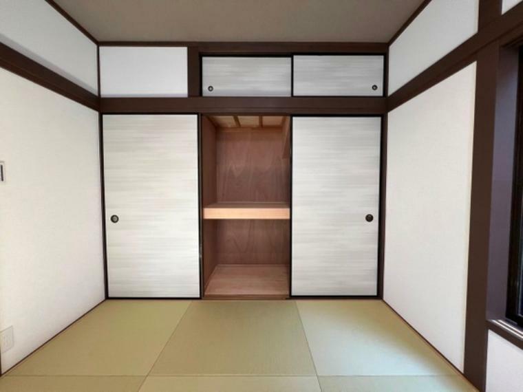 和室 和室には天袋付きの押入収納がございます。
