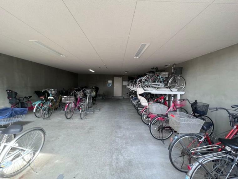 駐輪場 自転車置き場です。屋根付きが嬉しいですね！