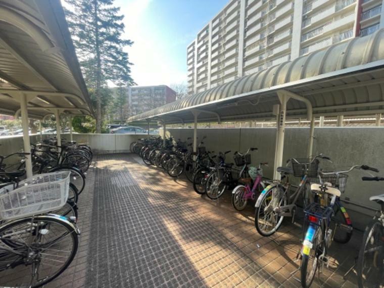 駐輪場 駐輪場はきちんと整理され、自転車の出し入れもスムーズに行えますね。