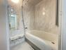 浴室 浴室は大理石風でシックな雰囲気を醸し出していますよ！