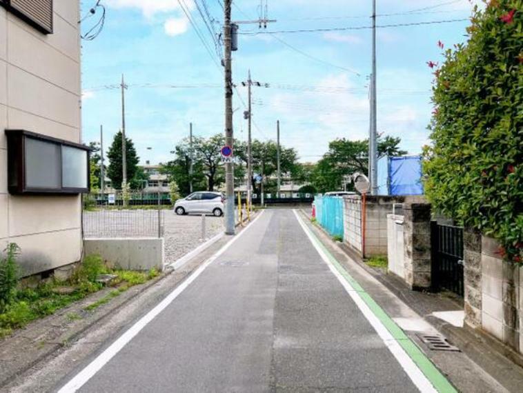 外観写真 前面道路です。