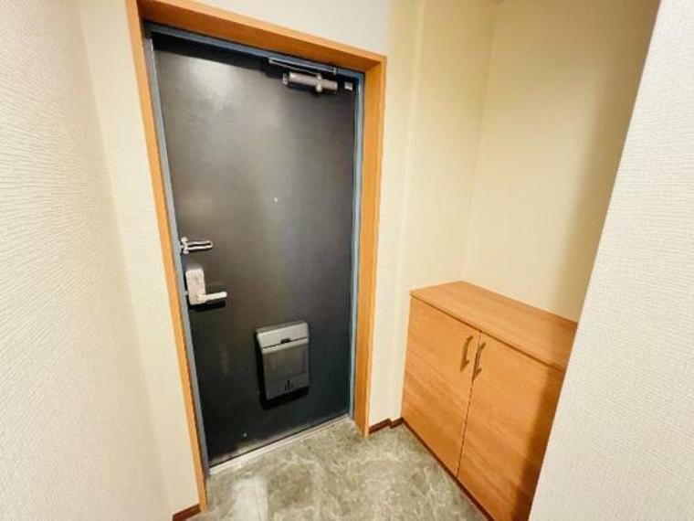 玄関 シューズボックス付きですっきりとした玄関スペースです。