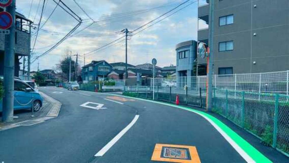 外観写真 前面道路です。