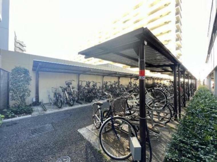 駐輪場 自転車置き場です。屋根付きがうれしいですね。