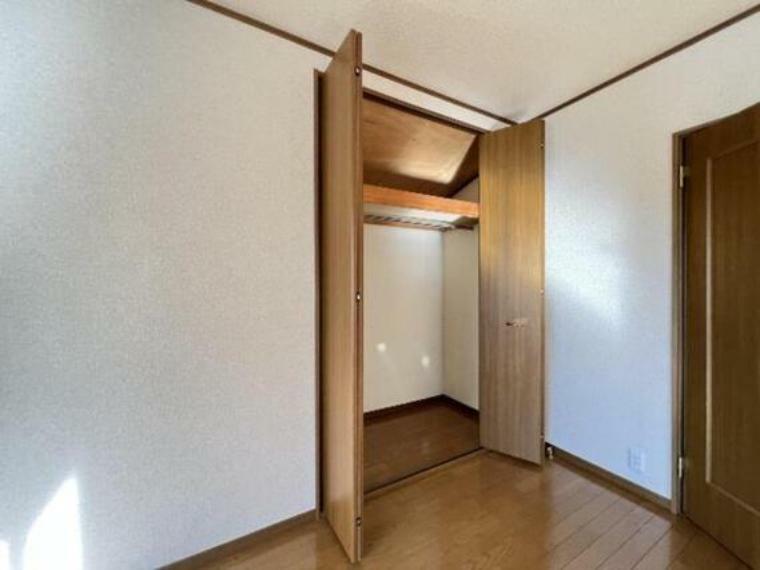 収納付きの洋室は、お部屋を広く使えますね。