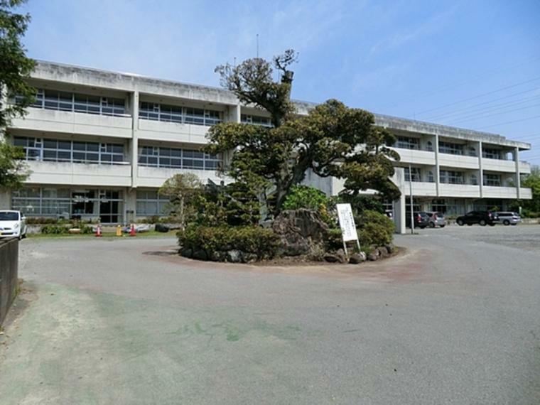 富士見中学校　徒歩42分（約3300m）