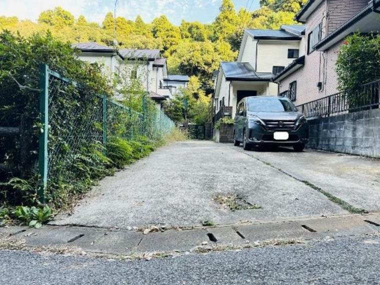 敷地内お車3台駐車可能ですので、ご家族で複数所有も急なご来客も対応できますね。