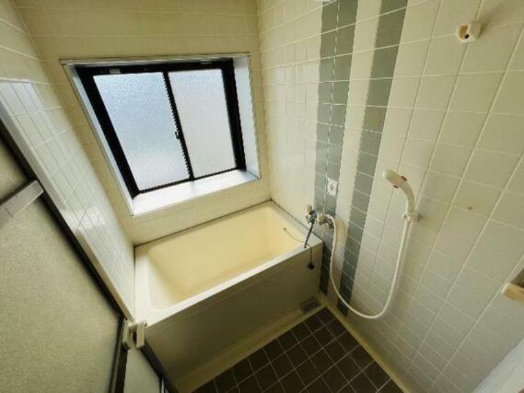 浴室 窓があり換気もバッチリな浴室です。