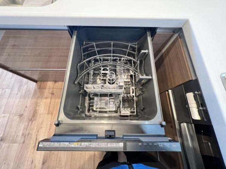 キッチン 食洗機付きですので、家事の時短も叶い、ご家族団らんの時間も増やせそうですね。