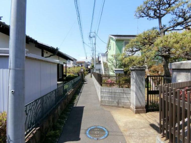 現況写真 第一種低層住居専用地域の閑静な住宅街にございます。