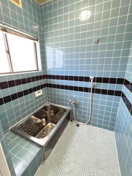 浴室はタイル張りでさわやかな印象です。