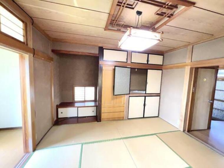 リビングスペースには和室が隣接し、広い空間で寛いで頂けます。