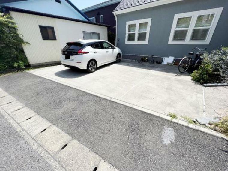駐車場 駐車スペースには、車種によりお車2台駐車可能。