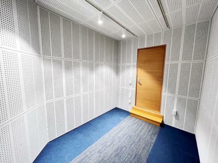 洋室 防音室です。楽器演奏やワーキングスペースなど色々な用途で使えます。