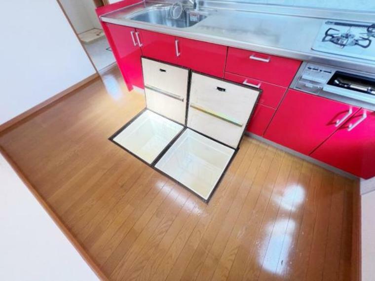 キッチン キッチンには、床下収納もございます。