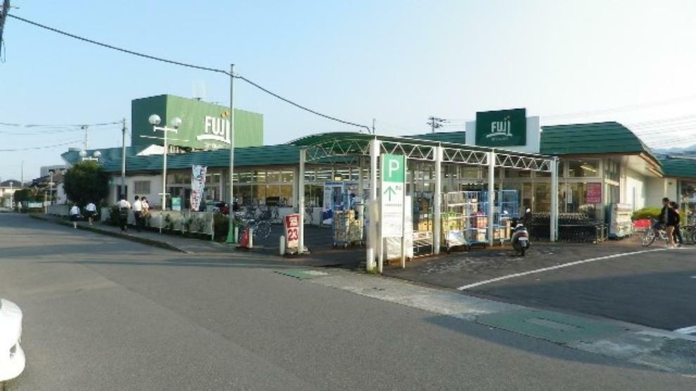 スーパー Fuji塚原店徒歩8分（約581m）