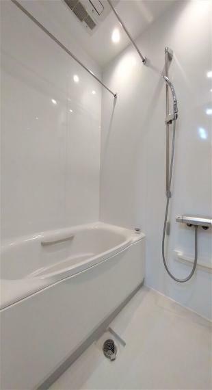 浴室 機能性とデザイン性を重視したくつろぎの空間。追焚・浴室乾燥機付き。
