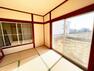 和室 窓が広く明るい印象です。畳のお部屋はおもてなしにも喜ばれそうですね。