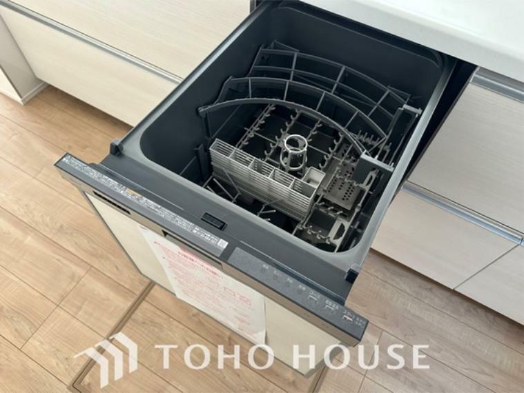 ビルトイン食洗機。高温のお湯や高圧水流を使うことにより汚れを効果的に落とすことができます。