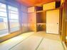 和室 来客時や一息つきたいときなどに利用できる用途多様な空間の和室がございます。