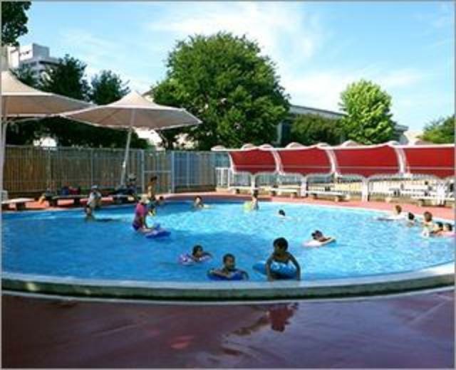 中村公園プール 中村公園内にある夏季シーズンにオープンする屋外プール。25メートルプールと子ども用プールで水泳や水遊びを楽しめます。