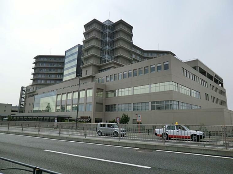 病院 済生会横浜市東部病院（横浜市の中核病院として診療科数31、救命救急センター、集中治療センターなどがある総合病院。）