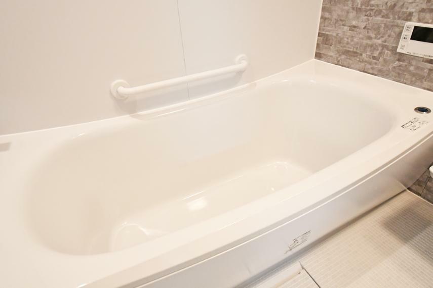 浴室 現地写真（毎日の疲れを癒す浴室は1坪タイプを標準採用。浴槽が1400mmあるので足をゆったり伸ばせます）