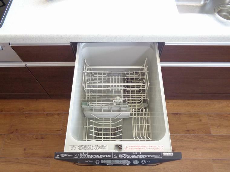 使い勝手の良いシステムキッチンです！食器洗い乾燥機付きですので家事の負担を軽減でき、毎日のお料理もはかどります！