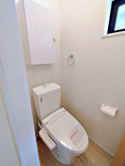 同仕様写真（内観） 【施工例】各フロア1カ所ずつシャワー機能付トイレを設置しており、忙しい朝の混雑も解消！