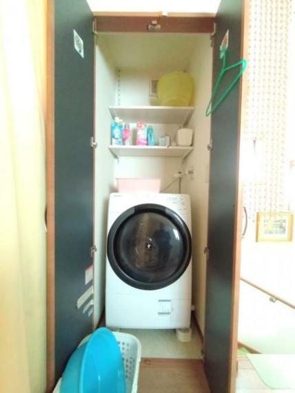 ランドリースペース ■隠せる洗濯機置き場で来客時も安心