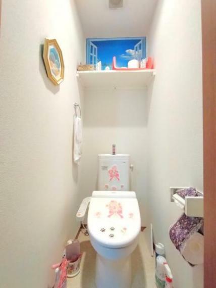 トイレ ■お手入れしやすい形状のタンクレストイレ