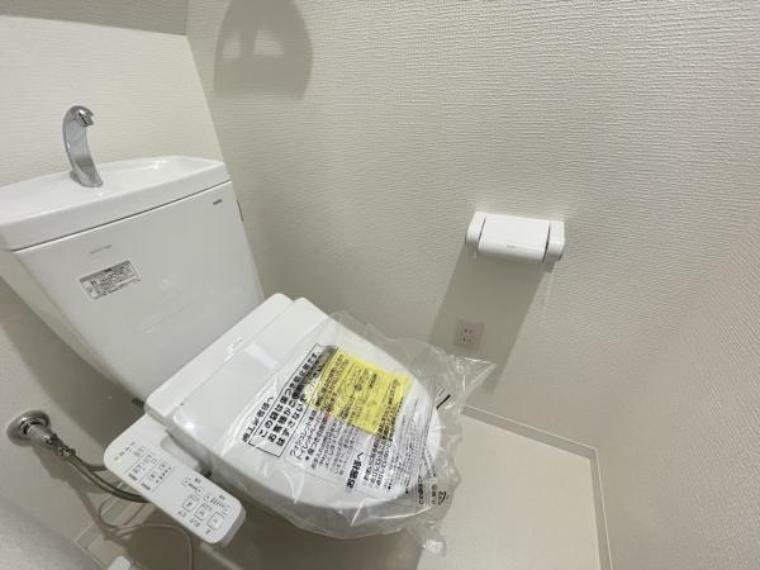 トイレ 【リフォーム済】トイレはTOTO製の温水洗浄機機能付き便器に新品交換致しました。