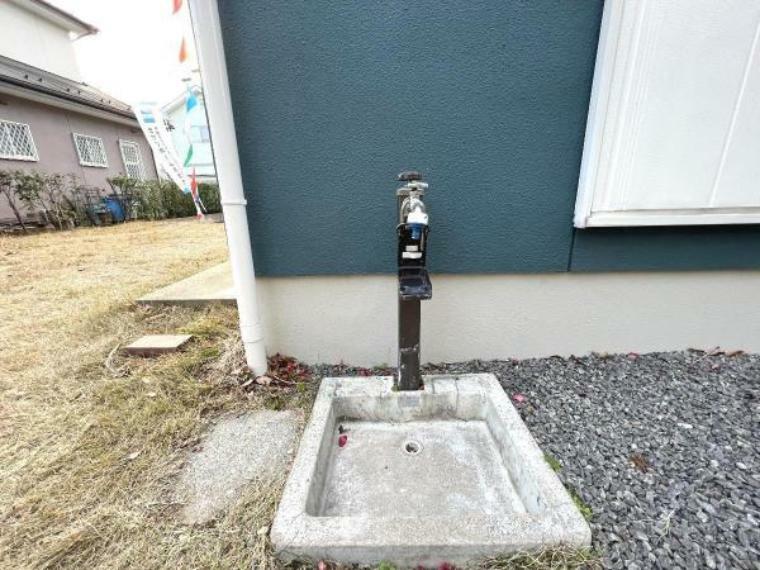 外観写真 ガーデニングにも便利な外水栓がございます。