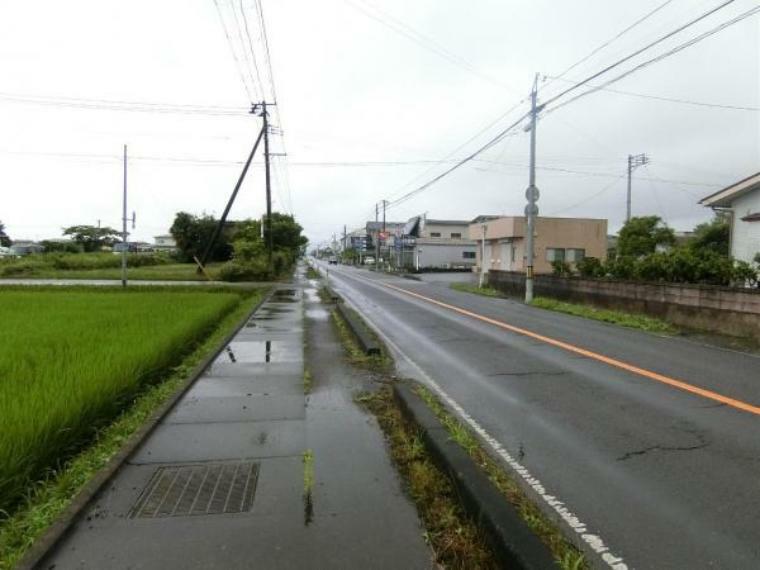 現況写真 南東側道路に面しておりますので、陽当りも期待できますね。